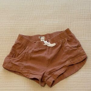 Billabong size kids large, good condition, burnt tan color